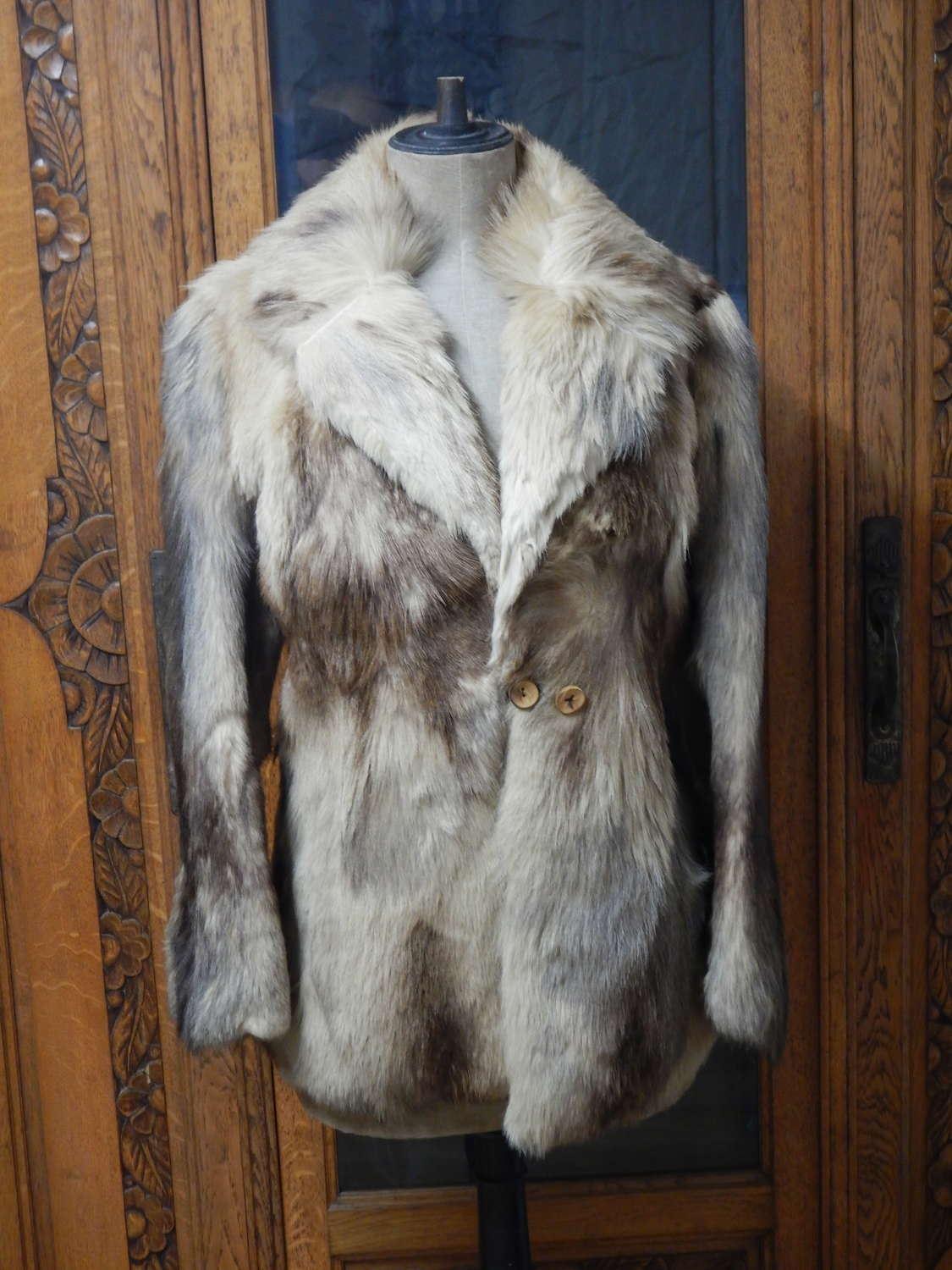 A Classic 1930s French Vintage Fox Fur long Jacket - Superb French Chi
