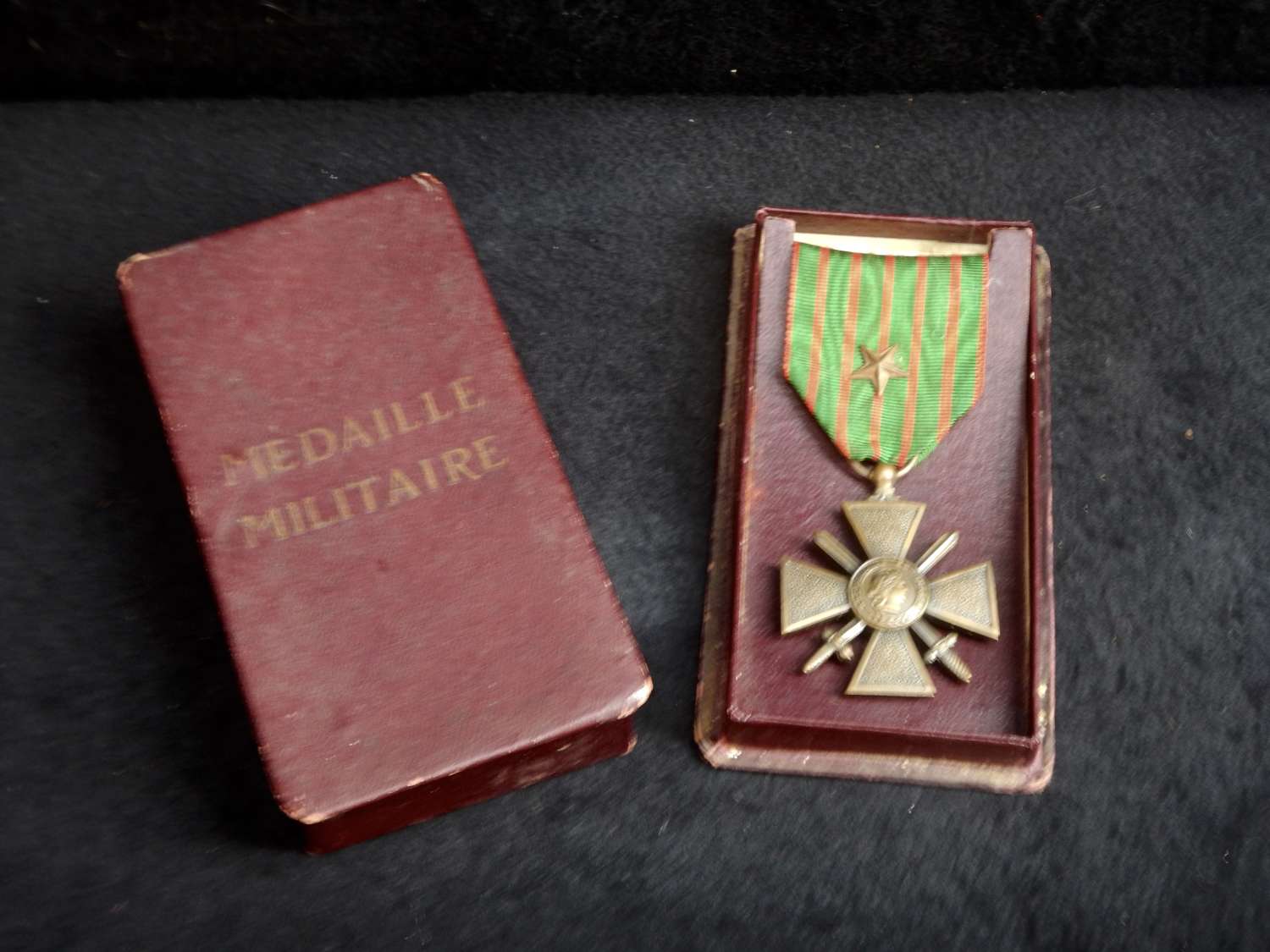 French Militaria: Bronze Medal War Cross with Bronze Star in Box10